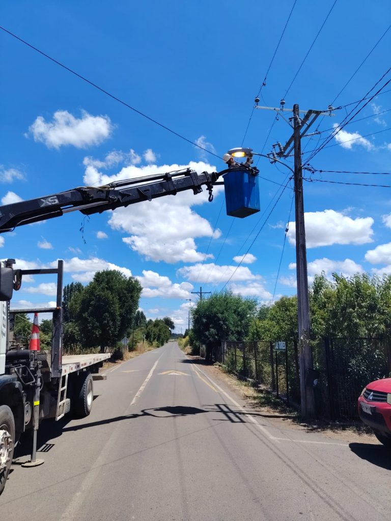 Traslado y montaje de postes de hormigón