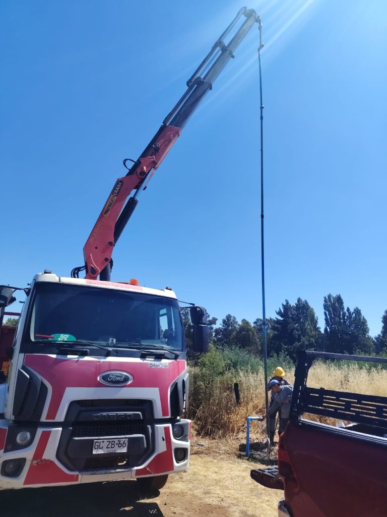 Traslado y montaje de postes de hormigón